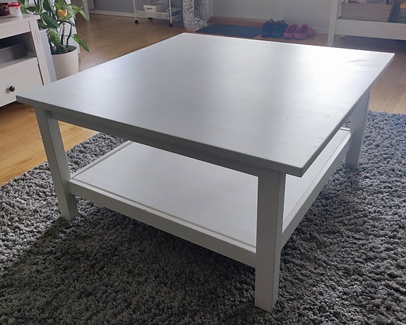 Ikean Hemnes sohvapöytä