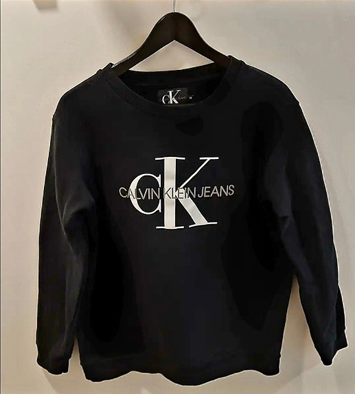 Calvin Klein naisten gollegepaita. Koko M.
