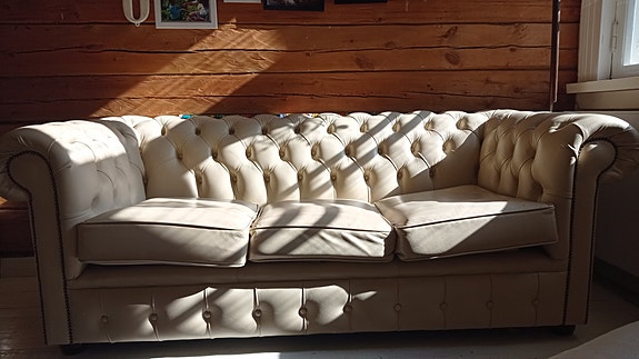 Aito nahkainen Chesterfield sohva