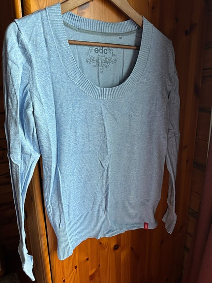 Esprit neule, M