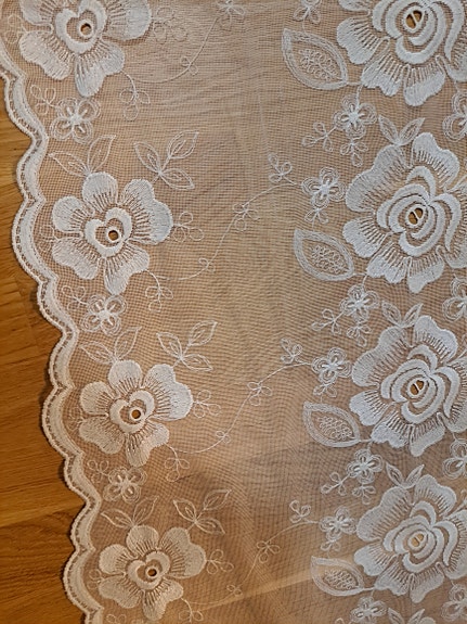 Valkoinen kukkakuvio pitsi verhokappa 230x93cm