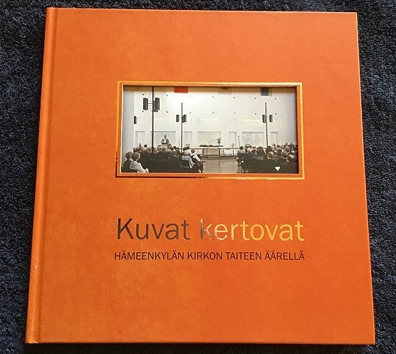 Hämeenkylän kirkon taiteen äärellä Vantaa