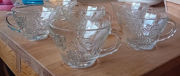 Lasinen kahvikuppi vintage viinirypälekuviointi romanttinen shabby chic