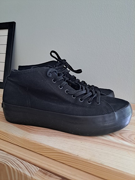Vagabond tennarit