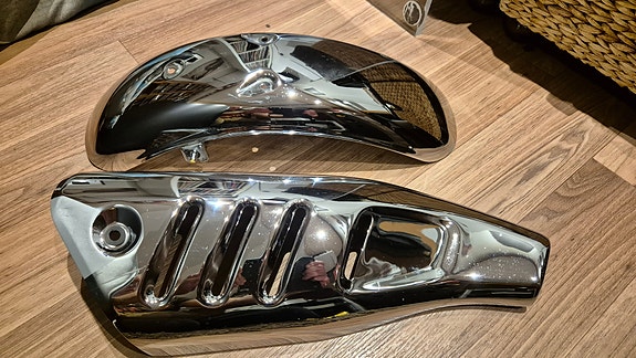 Honda Monkey 125 lokasuoja ja pakoputken lämpösuoja.