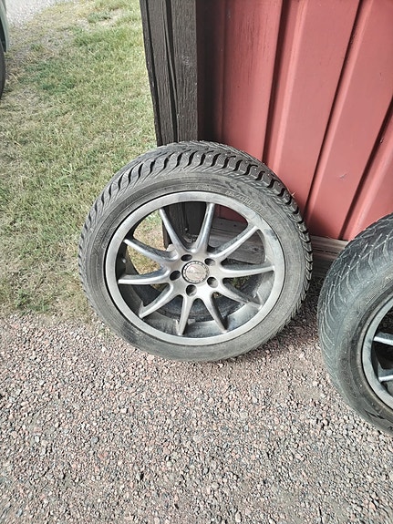 Laadukkaat STILAUTO RS500 Matt Black -aluvanteet 17” (4 kpl) renkaineen!