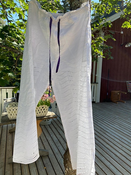 Kenzo, brodeeratut valkoiset housut, koko 42