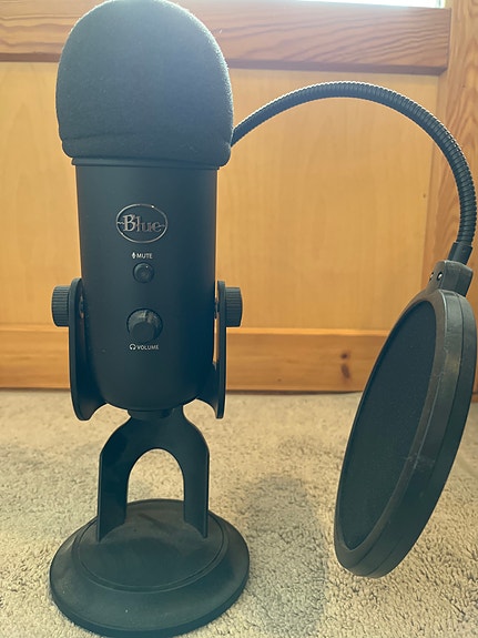 Blue Yeti Mikrofoni pelaamiseen tai podcastamiseen