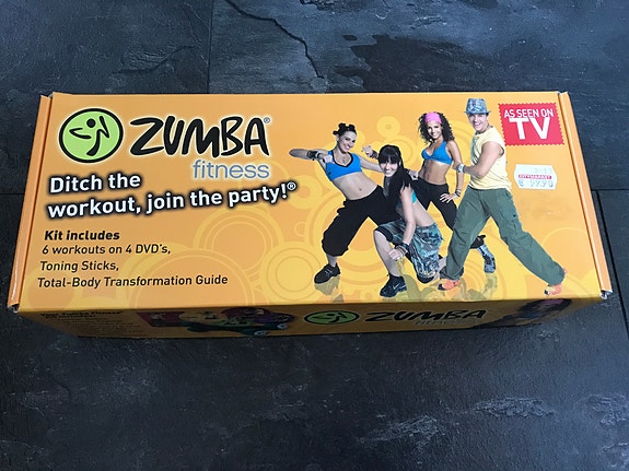 Zumba fitness kit, painot ja 6 treeniohjelmaa