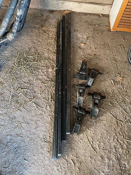 Toyota kattotelineet