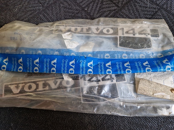 Volvo 144 lokasuojan merkit
