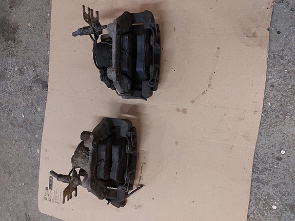 Audi A6-98 2,4 jarrusatulat eteen