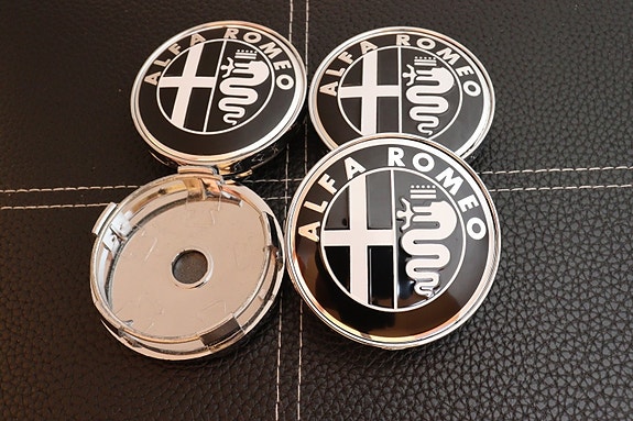 Alfa Romeo vannekeskiöt – Musta-Valko – 60mm (4kpl sarja)