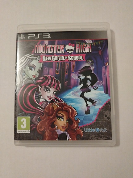 Monster High: New ghoul in school