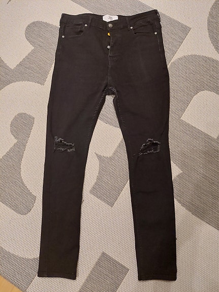 Mustat farkut 36