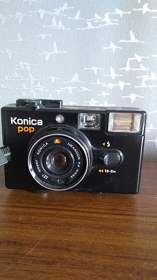 Konica POP kamera, laukku ja ohjekirja