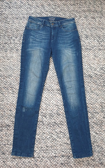 Esprit Denim Slim farkut W28 L32. Naisten koko M/38