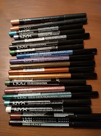 NYX eyelinereita