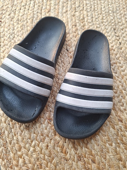 Adidas sandaalit