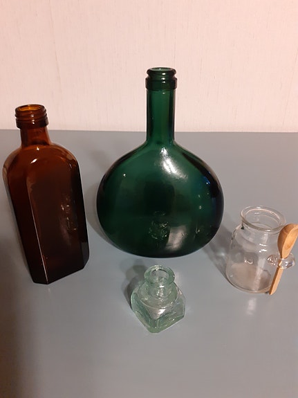 Vanhoja lasipulloja