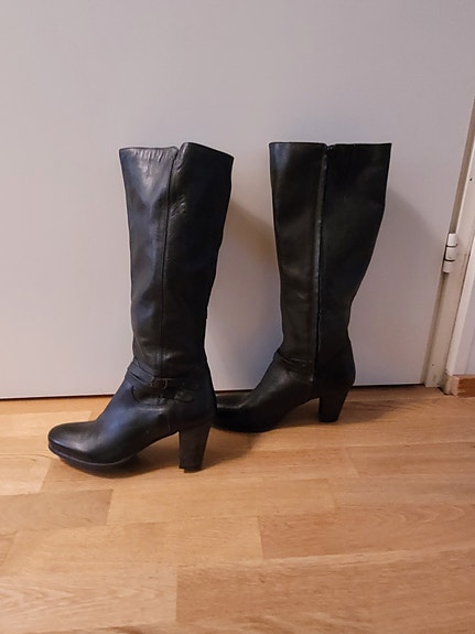 Naisten nahkasaappaat koko 39