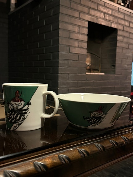 Pikkumyy Liukumäessä muki&kulho