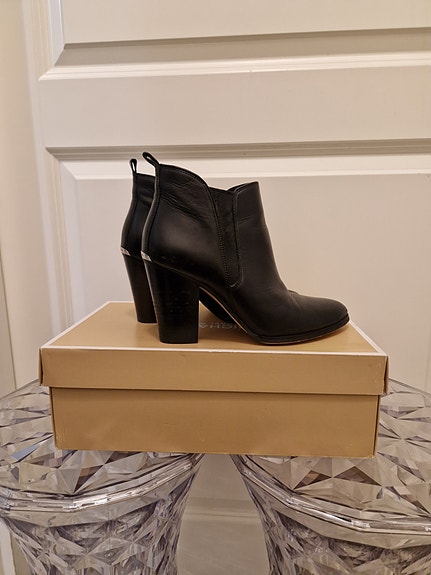 Michael Kors nahkanilkkurit 39