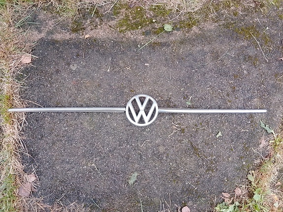 VW 411 keulamerkki ja -listat