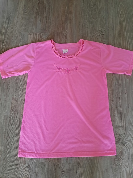 Pinkki t-paita koko M