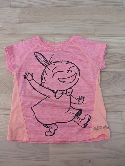 Martinex muumiaiheinen jumppa-asu, 98