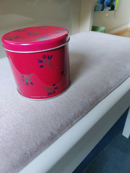 Vanha Marimekko purkki