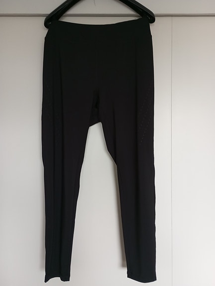 Naisten leggingsit
