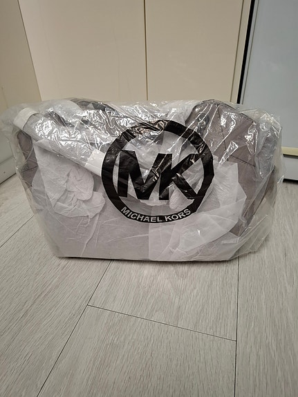 Michael Kors jet set- laukku