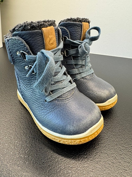 Ecco talvikengät 23