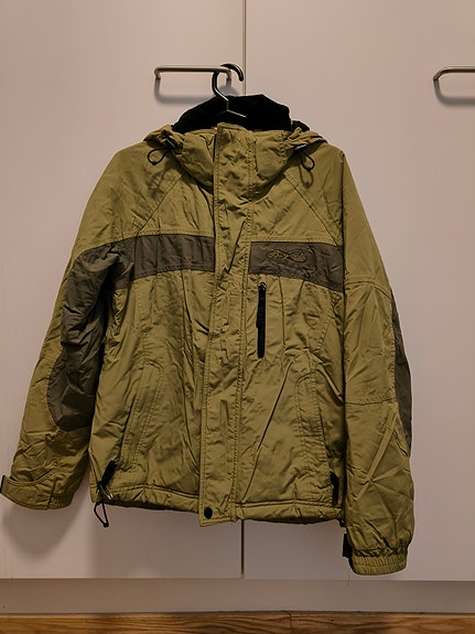 Ulkoilu/laskettelutakki Boy-cot, koko 36 (naisten)