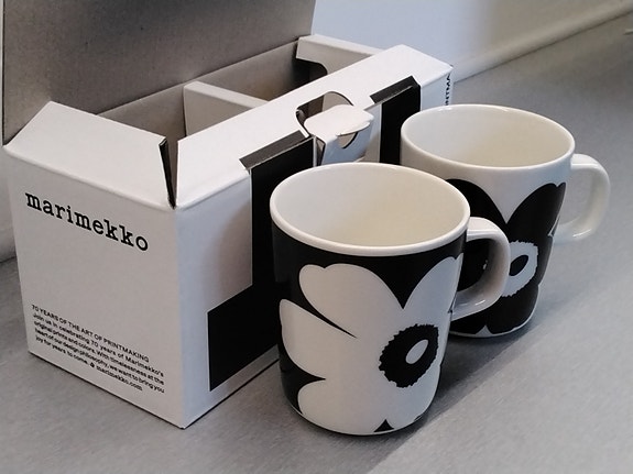 Marimekko Juhla Unikko musta ja valkoinen