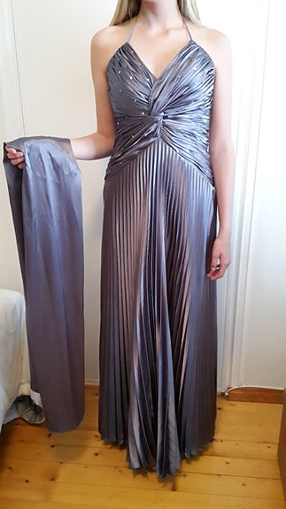Pitkä  juhlamekko
