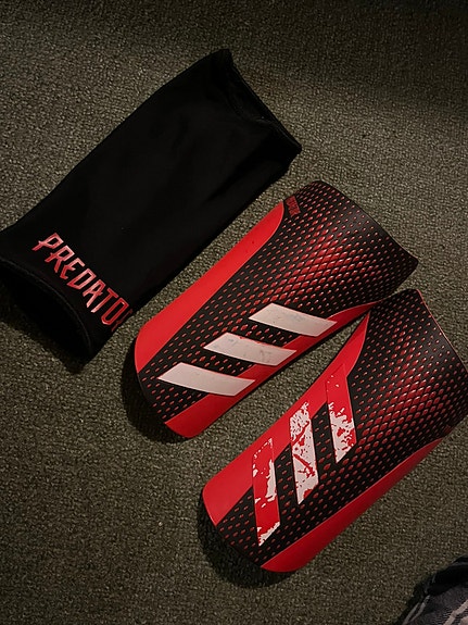 Adidas Predator säärisuojat