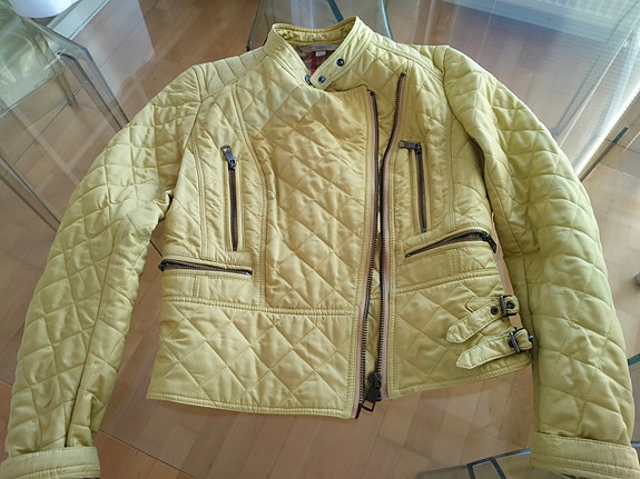 Burberry tikkitakki