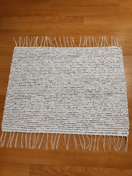 Uusi, pieni räsymatto