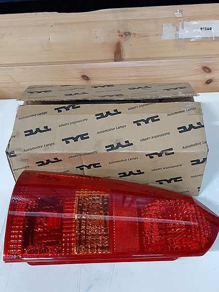 Takavalo, vasen, Ford Focus, UUSI