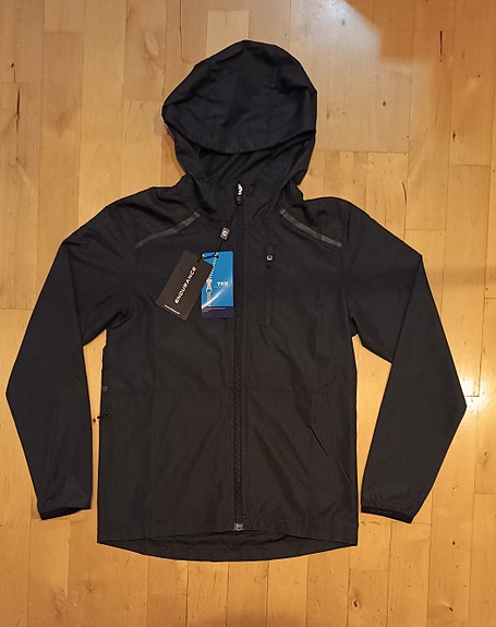 Uusi Endurance Sportswear juoksutakki 140 cm