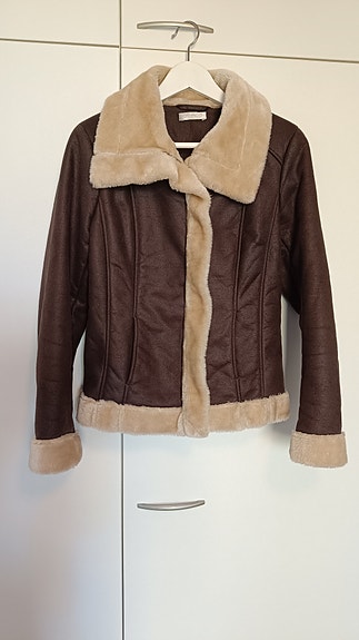 Ruskea/beige takki