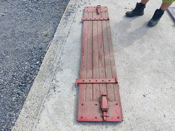 Kipa perävaunun takalaita   K 40cm L 193cm, puinen