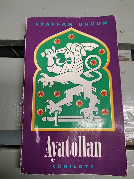 Ajatollah Veikko ruotsin kielellä (tekijän omistuskirjoitus)