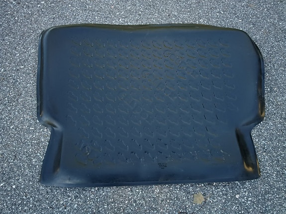 Nissan Almera N 16 peräkontin kaukalo matto