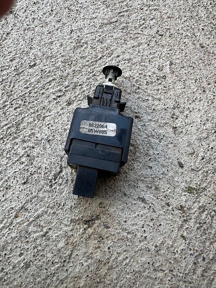 Volvo V70 2005 jarruvalokatkaisin