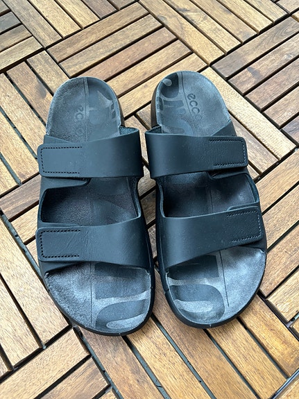 ECCO Cozmo mustat sandaalit 39