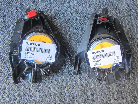 Volvo v70 vm 2006 takakaiuttimet taka pilareista hyvät.