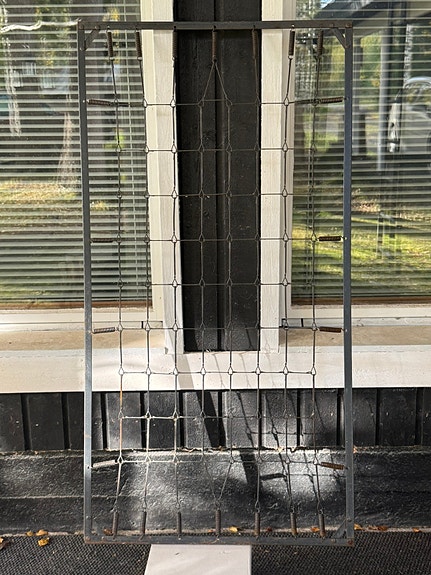 Vanha sängyn pohja sisustukseen 68x131cm